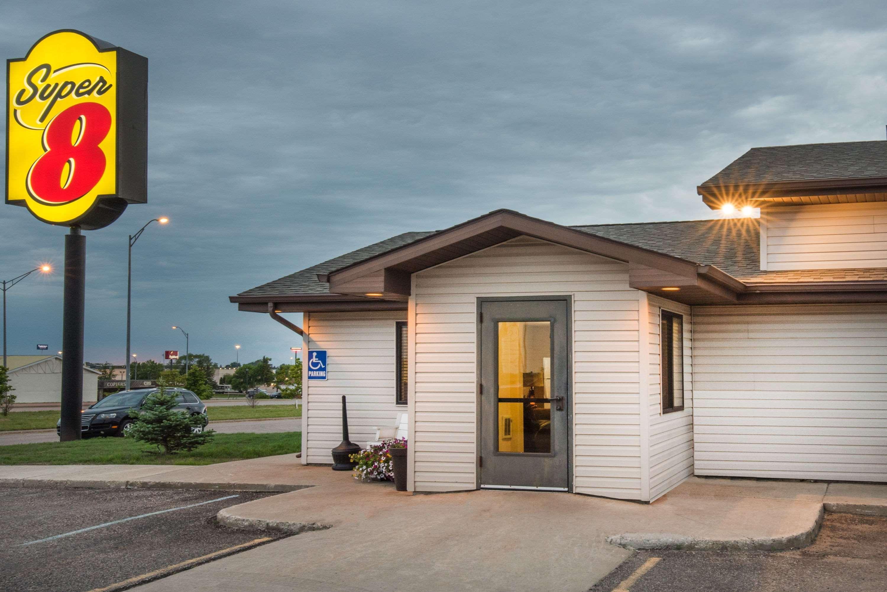 Super 8 By Wyndham Jamestown Exterior foto